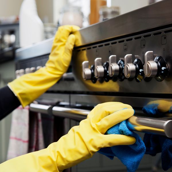 A deep cleaning services in Brentwood, TN includes appliance cleaning